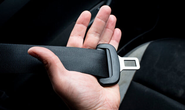 Are seat belts required by Kansas law